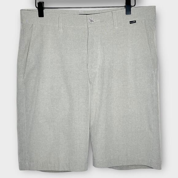 TRAVIS MATHEW tan flat front shorts men's size 32 summer golf preppy - Picture 1 of 4